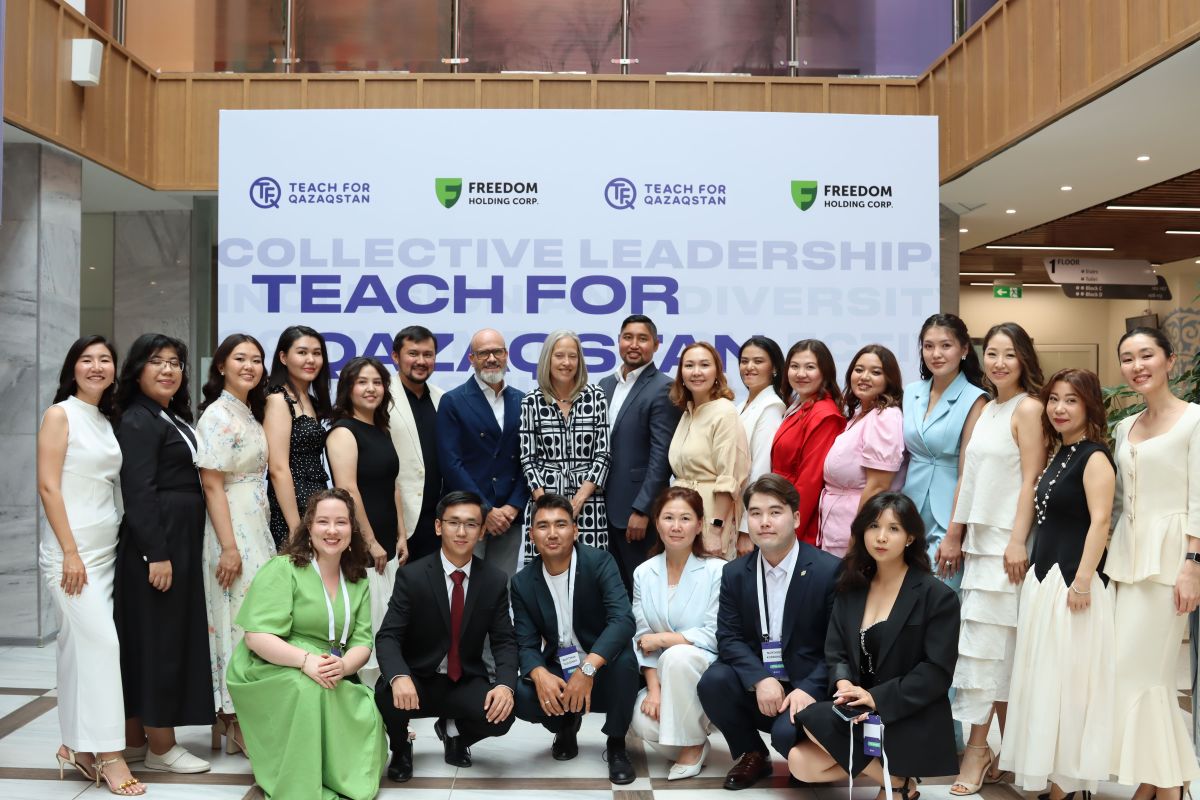 21 маусым күні Teach for Qazaqstan бағдарламасының алғашқы легінің бітіру кеші өтті – 2025!